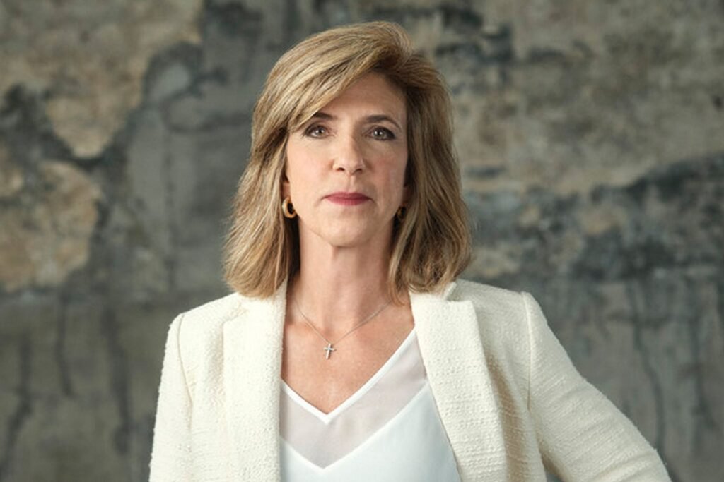 Is Kelly Siegler Married? Meet Her Husband Samuel Lewis