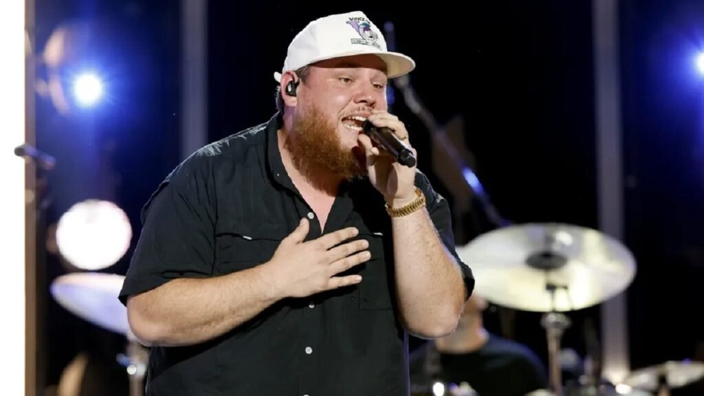 Luke Combs Sister And Brother, Who Are His Siblings? Parents